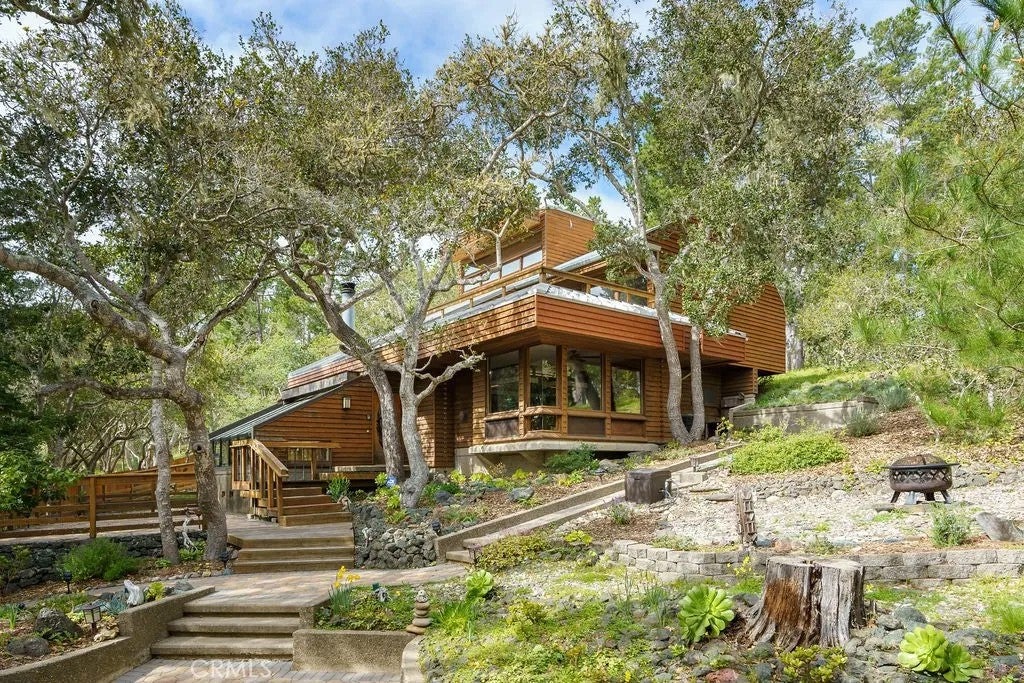 1021 Hillcrest — photo
