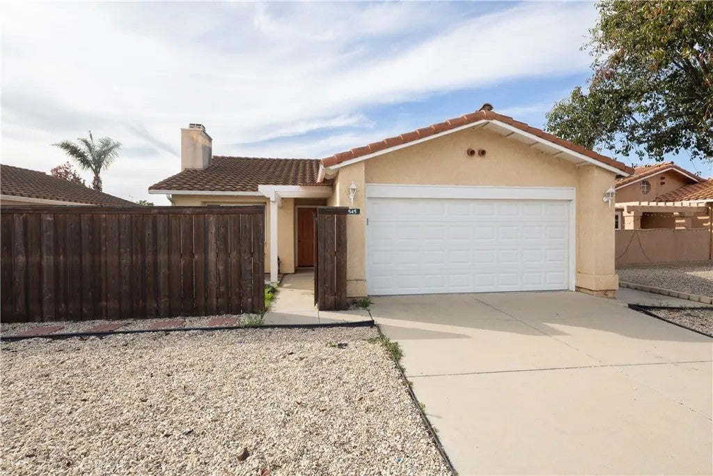 545 E Santa Cruz Court — photo