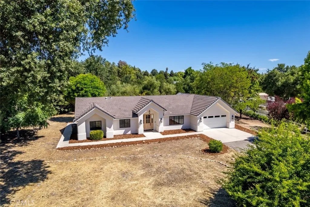 1090 Jordan Lane — photo
