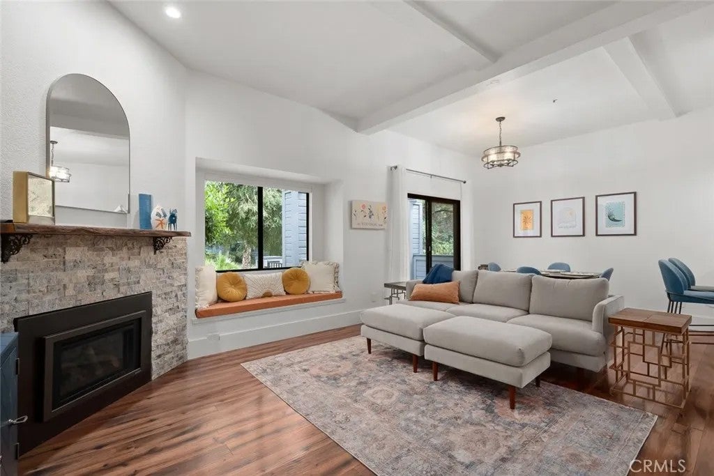2221 King Court 22 — photo