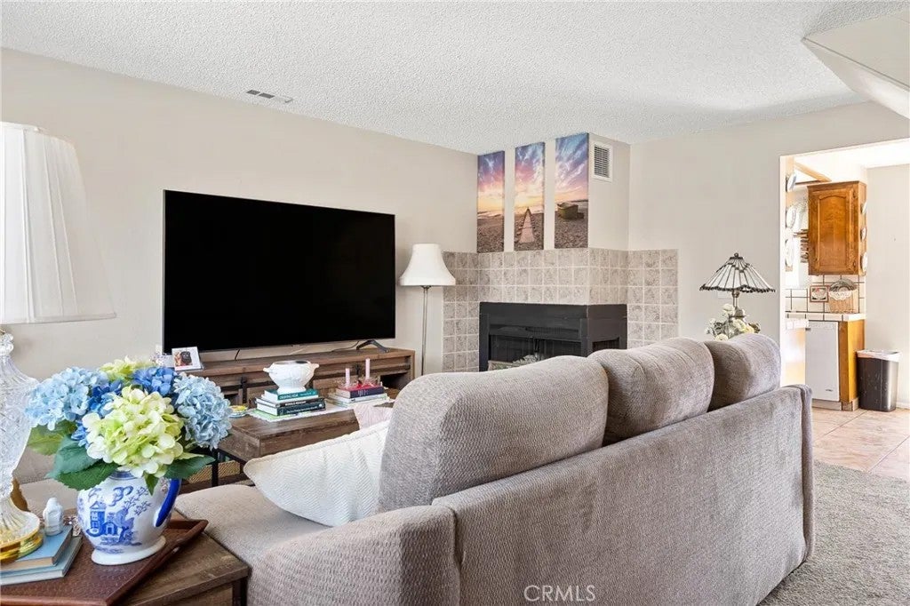 1095 Grieb Drive — photo
