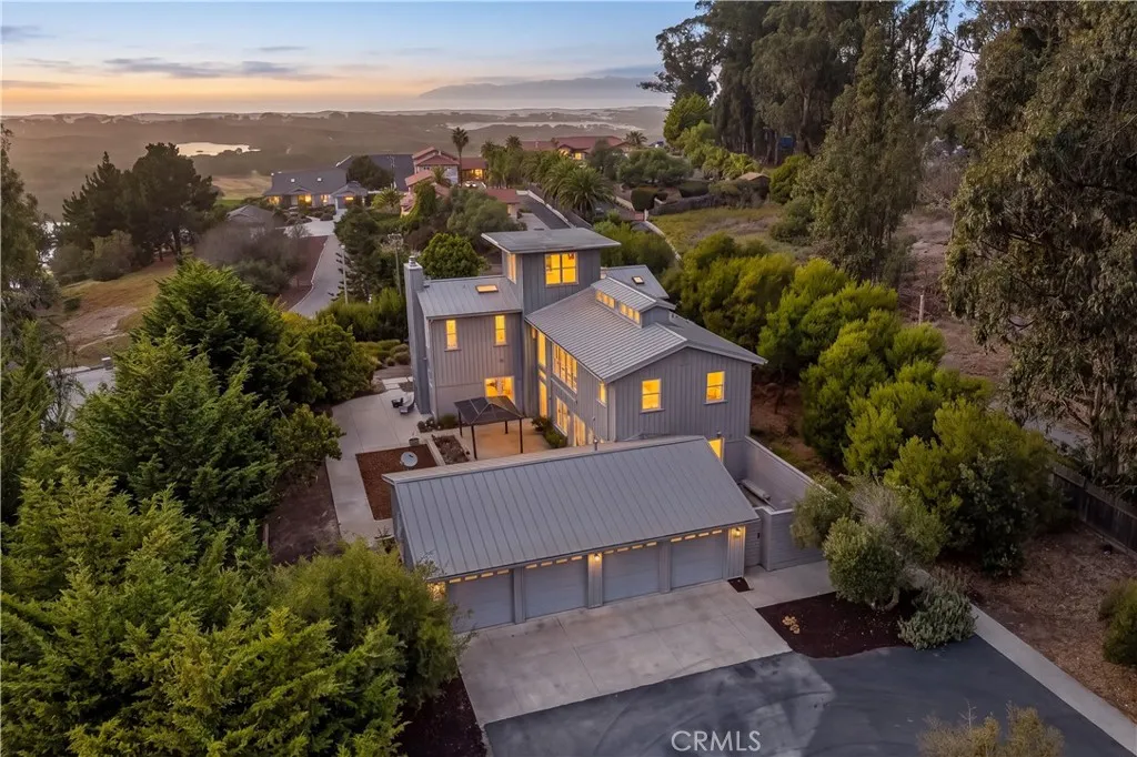 950 Mesa View Drive — photo
