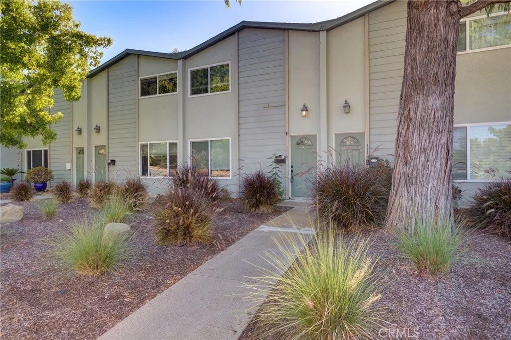 1115 Laurel Lane 63 — photo