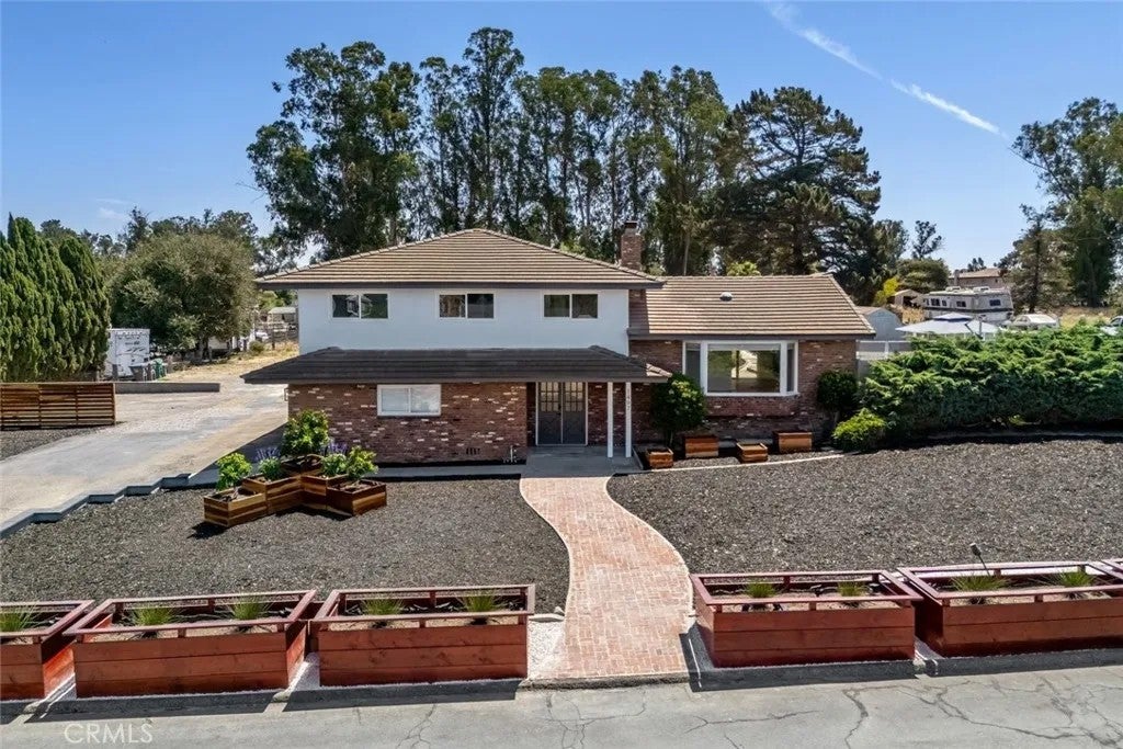 1497 La Quinta Drive — photo