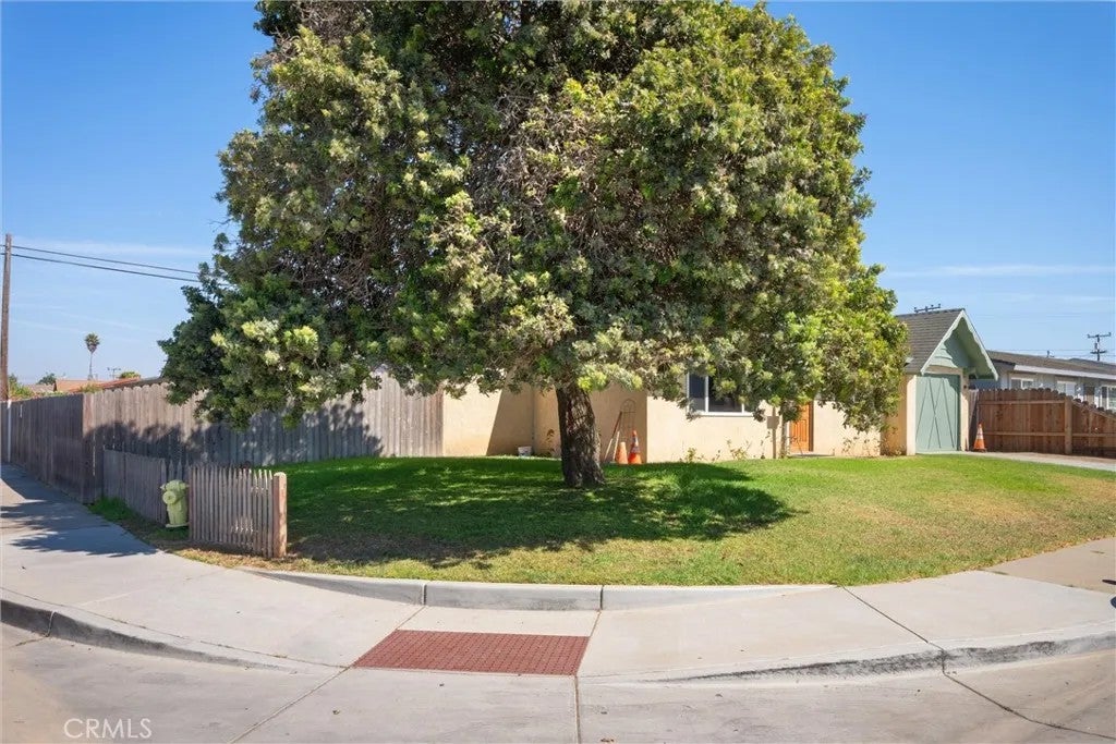 1310 Mary — photo