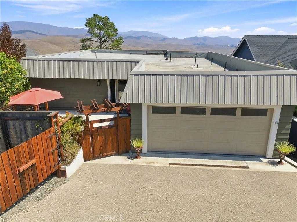 1716 Pineridge Drive — photo