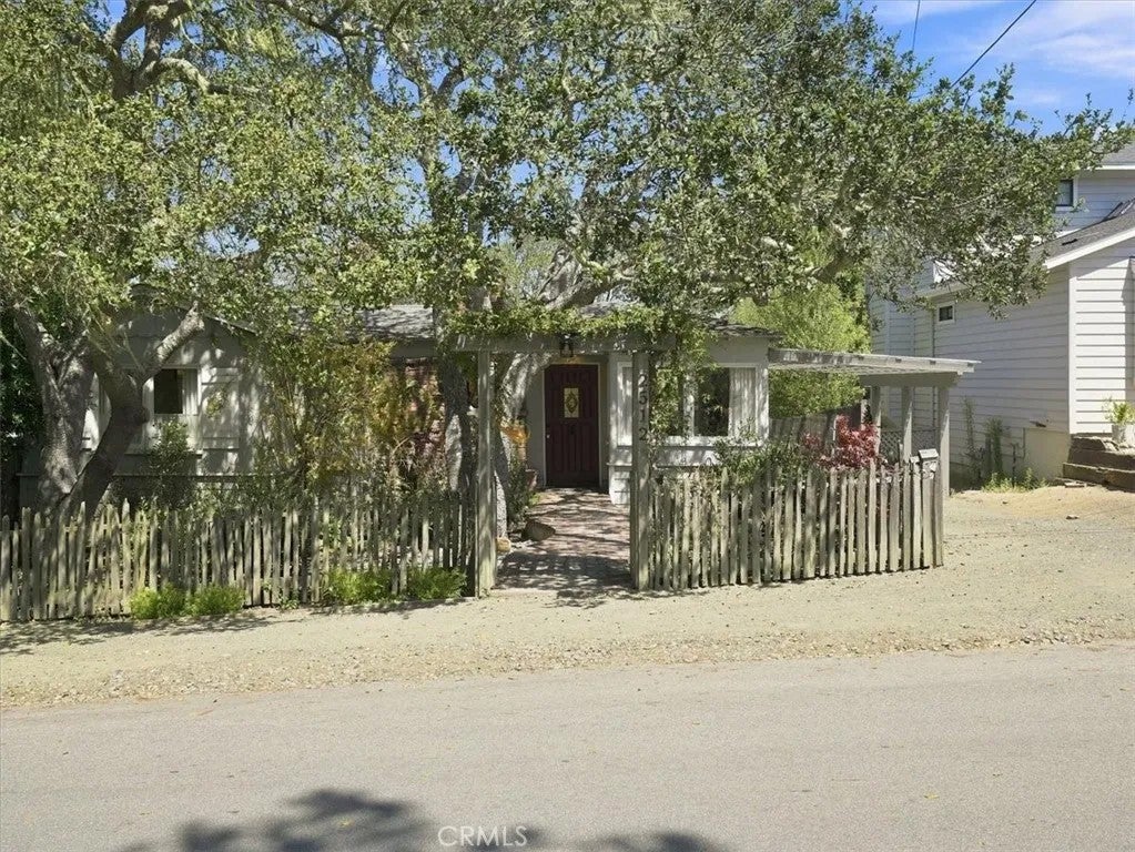2512 Pineridge — photo