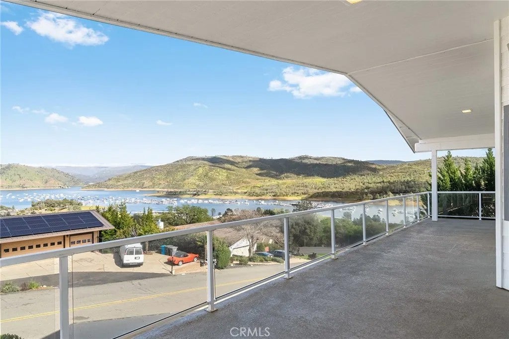 5370 Royal Oaks Drive — photo
