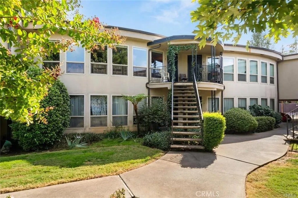 30 Plaza Way 7 — photo