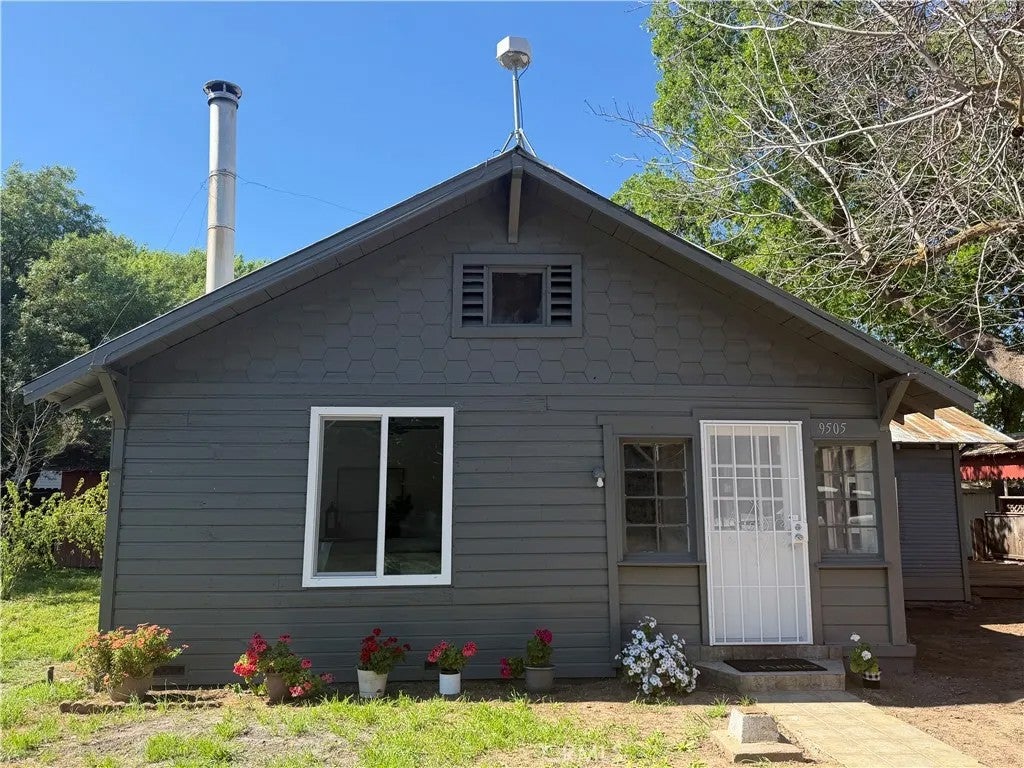 9505 Dayton West Road — photo