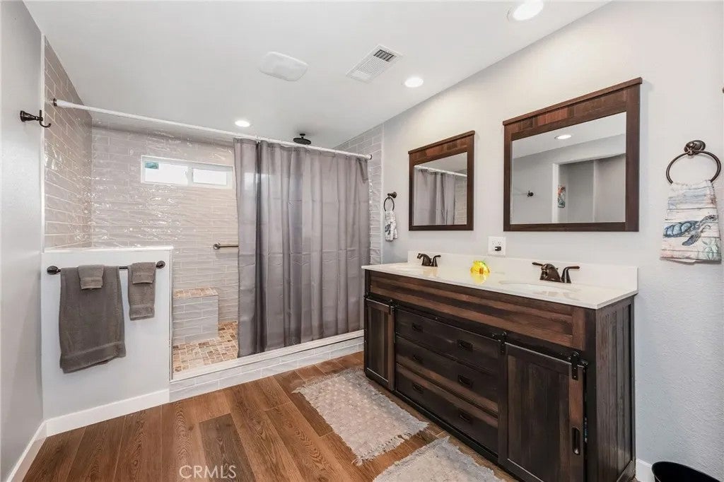 28 E Mill Street — photo