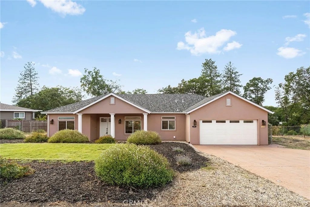231 Redbud Drive — photo