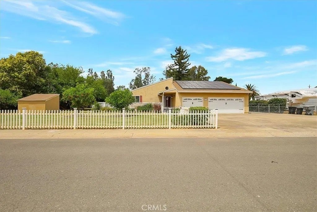 7474 Doc Adams Road — photo