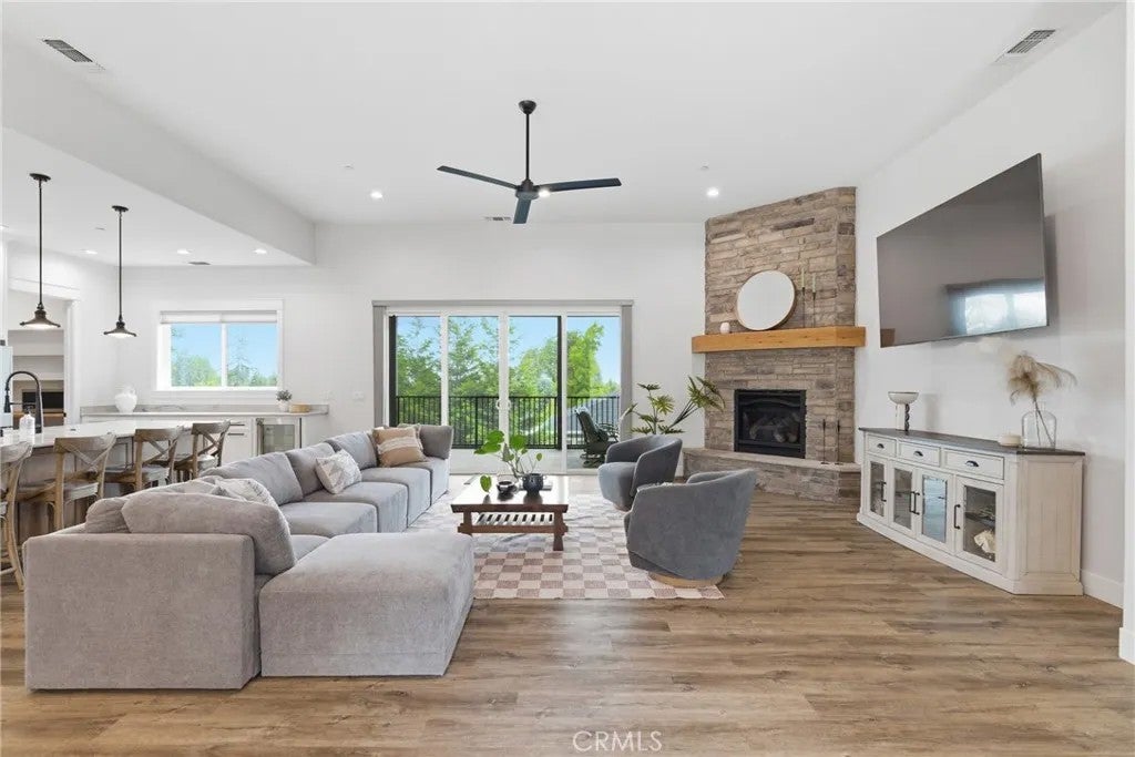 1525 Forest Circle — photo