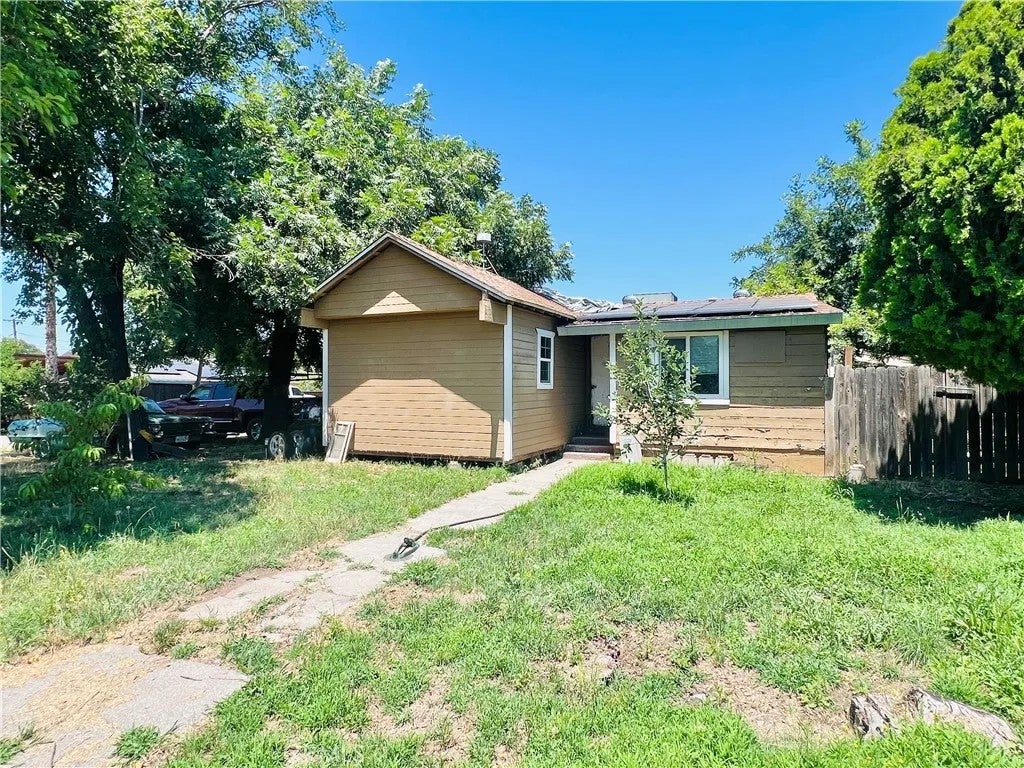 5524 E Commercial — photo