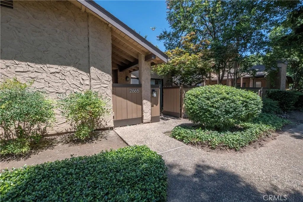 2665 Waverly Court — photo