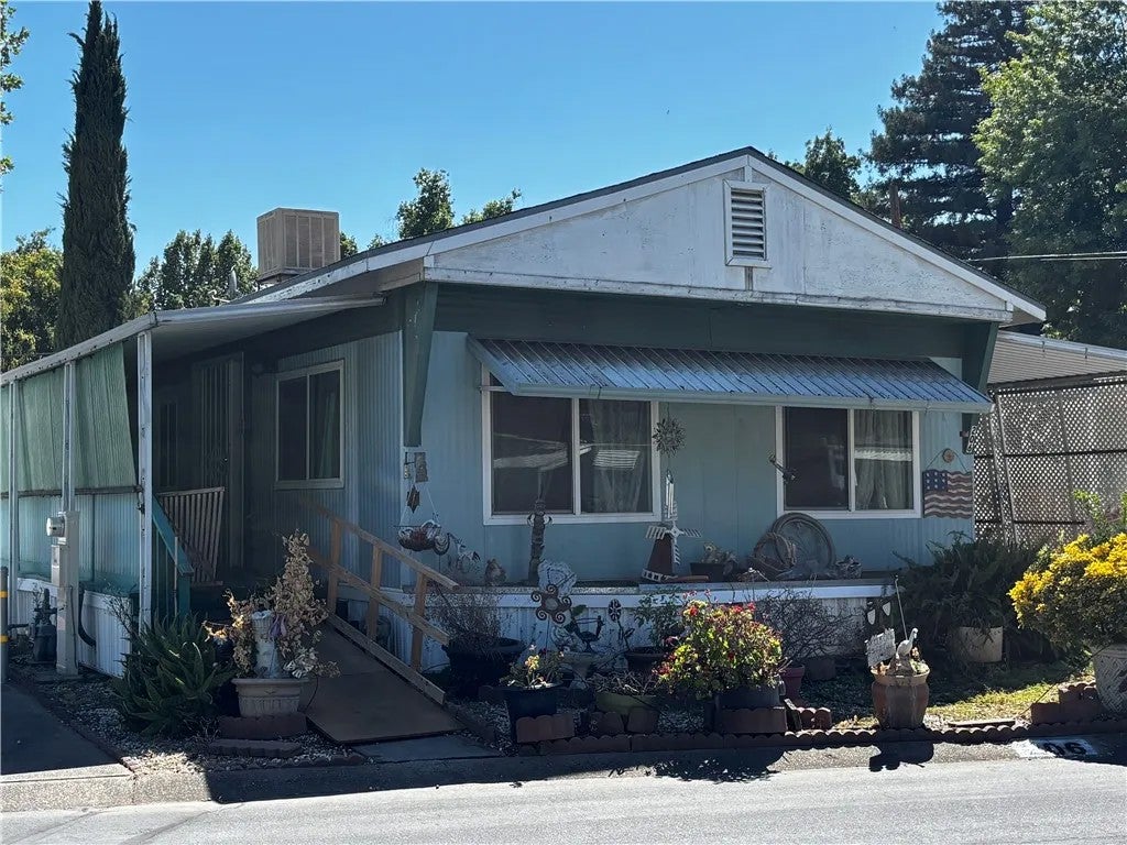 567 E Lassen 206 — photo