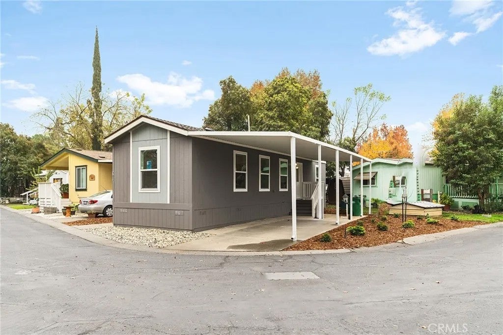 567 E Lassen 102 — photo