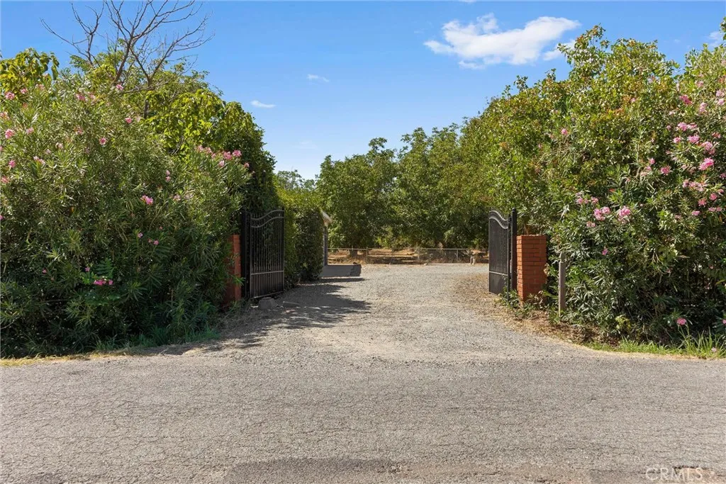 23353 Hamilton, Gerber, CA 96035 — photo 2