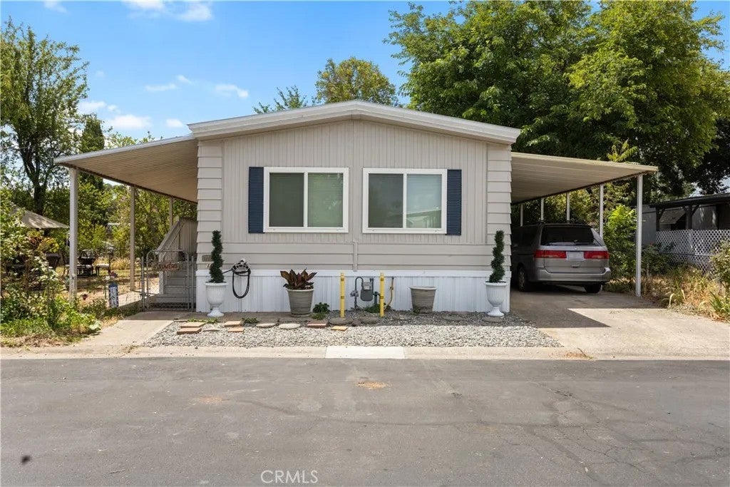 19964 Riverside Ave 108 — photo