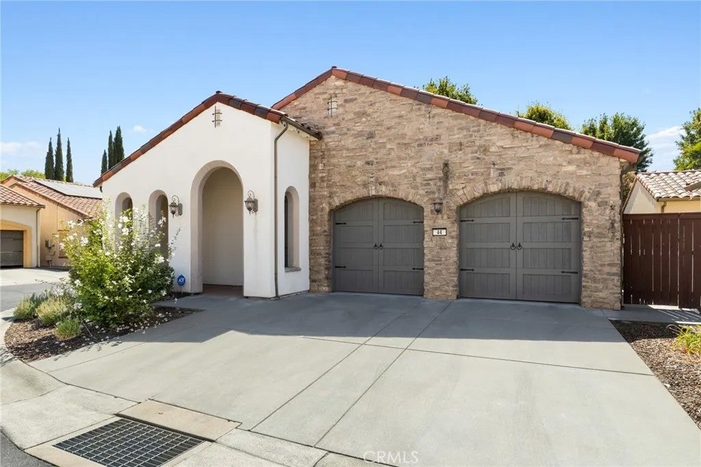 44 Veneto Circle — photo