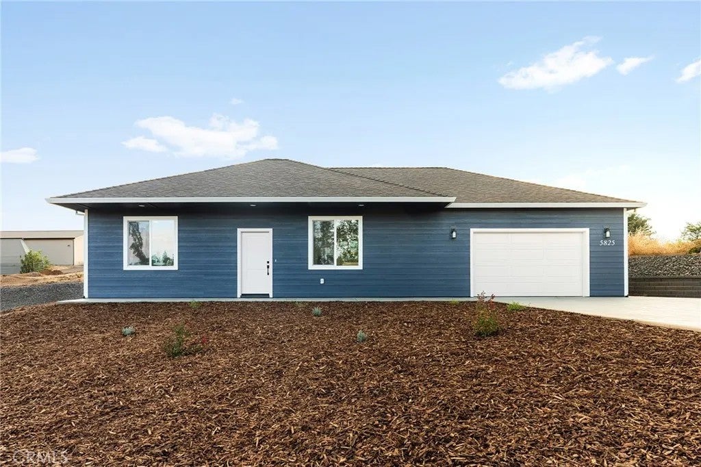 5825 Golden Oaks Road — photo
