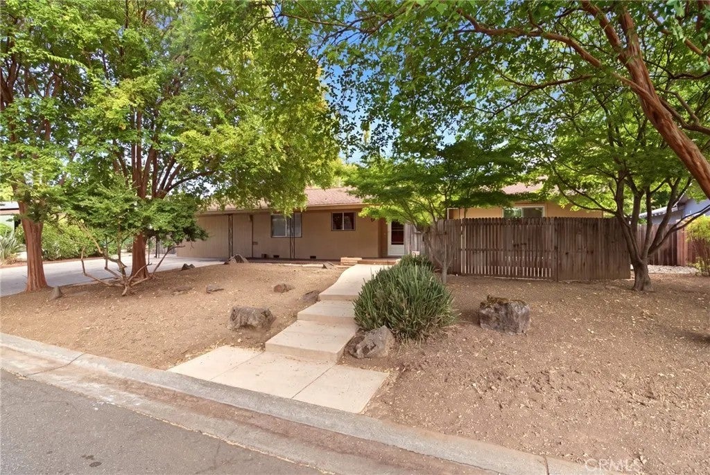 33 Lawnwood Drive — photo