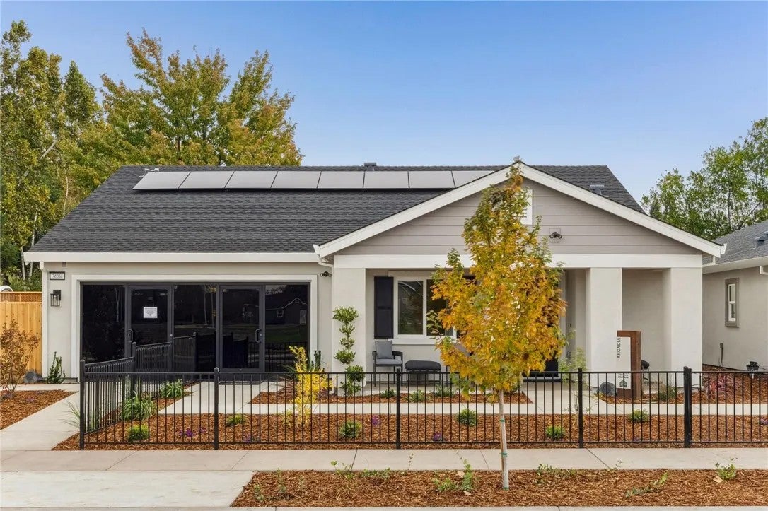 1 Dandelion Court — photo