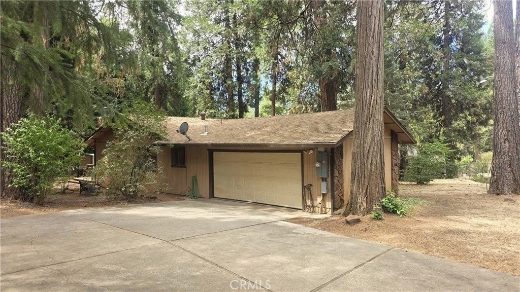6566 Woodward — photo