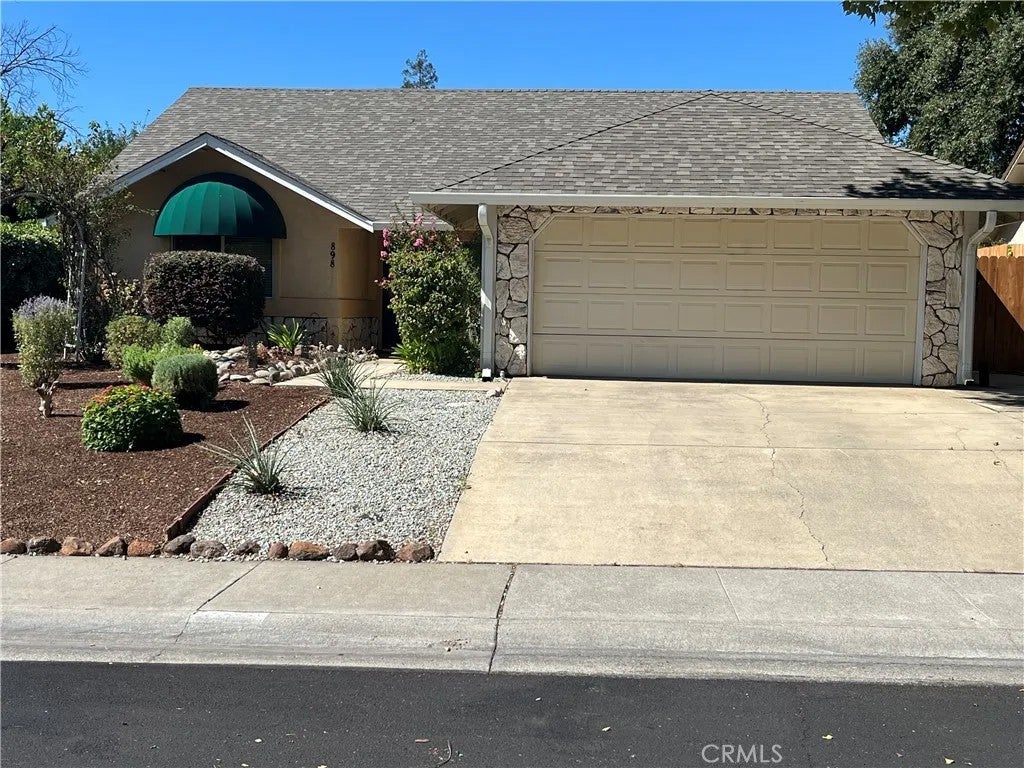 898 Yosemite Drive — photo