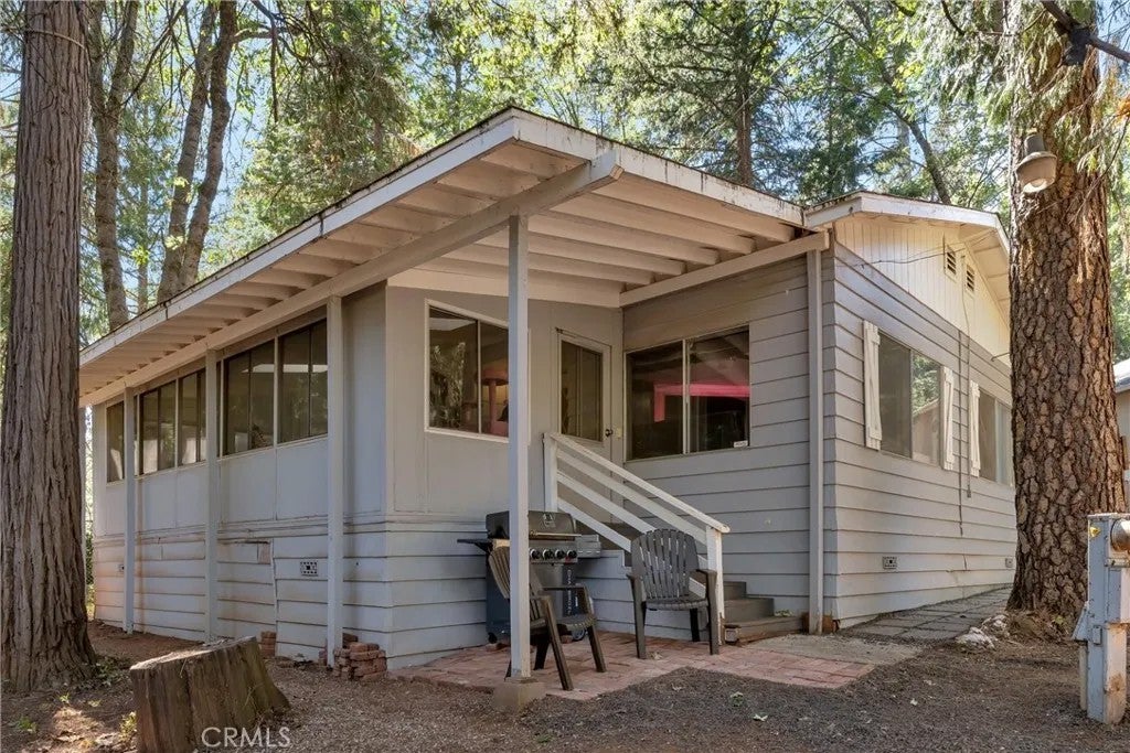 6378 Seton Court — photo