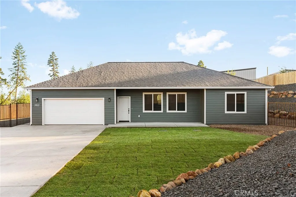 5811 Golden Oaks Road — photo