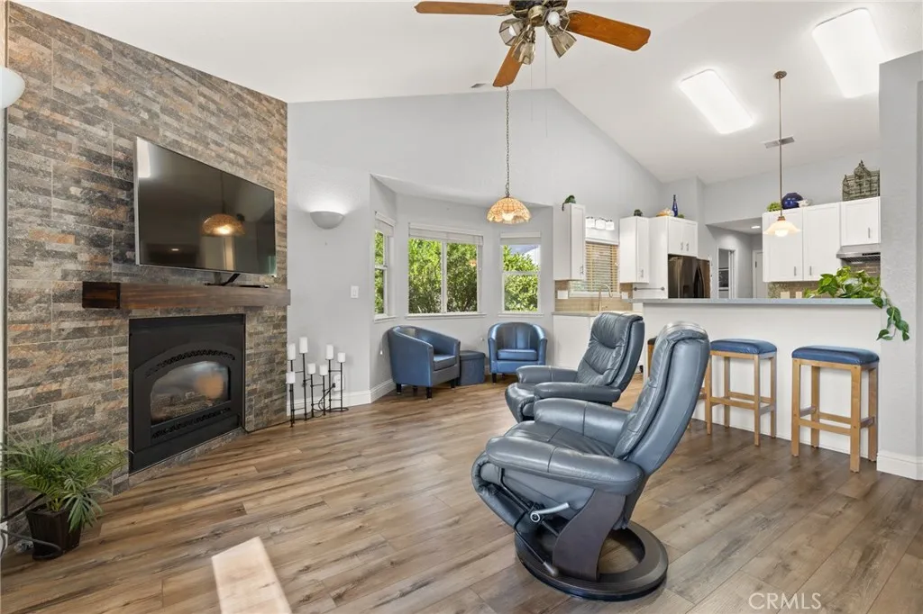 374 Brookside Drive, Chico, CA 95928 — photo 2