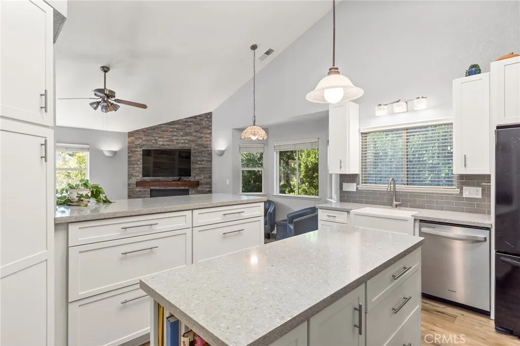 374 Brookside Drive, Chico, CA 95928 — photo 3