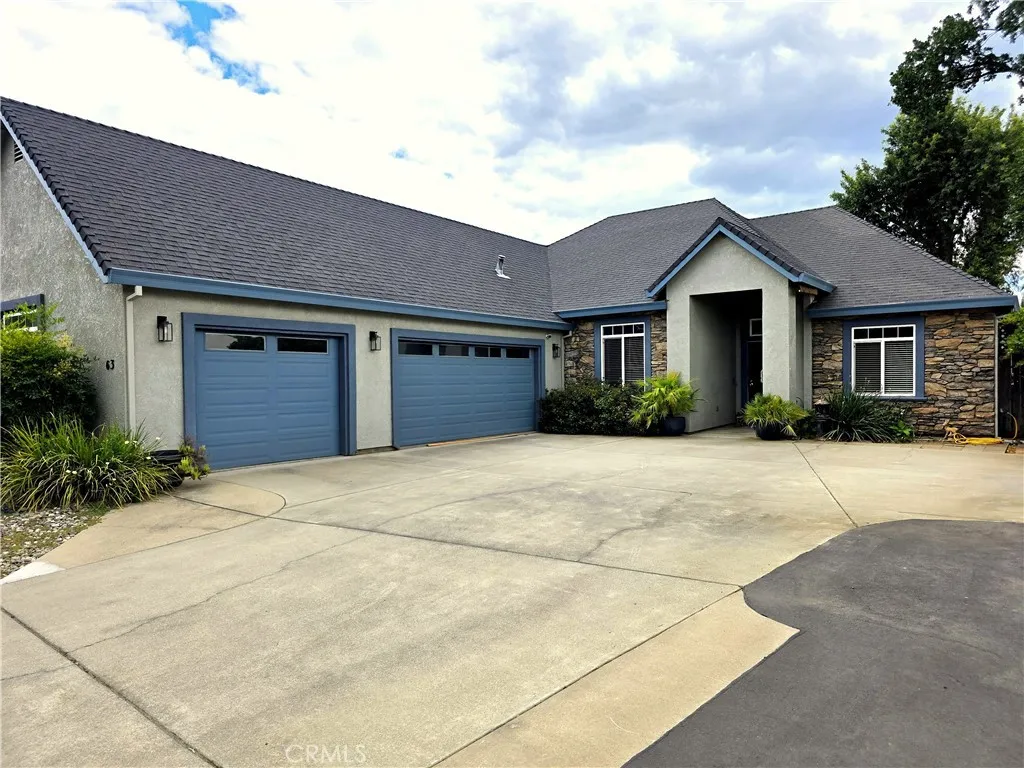 63 Glenbrook Court — photo