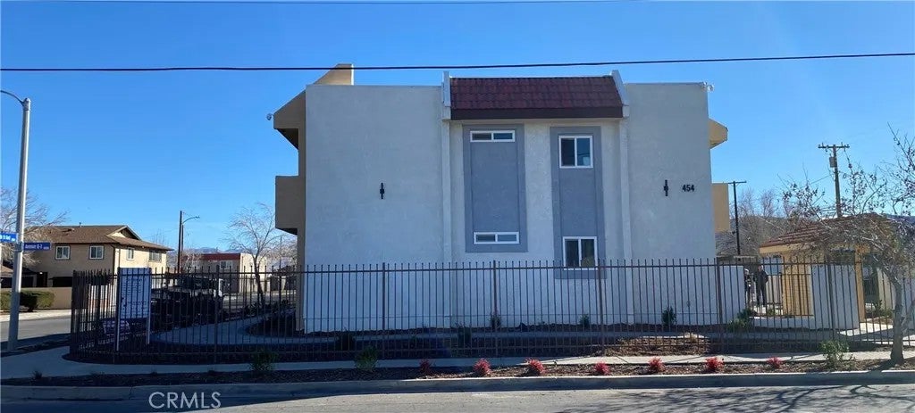 454 E Avenue Q3 5 — photo