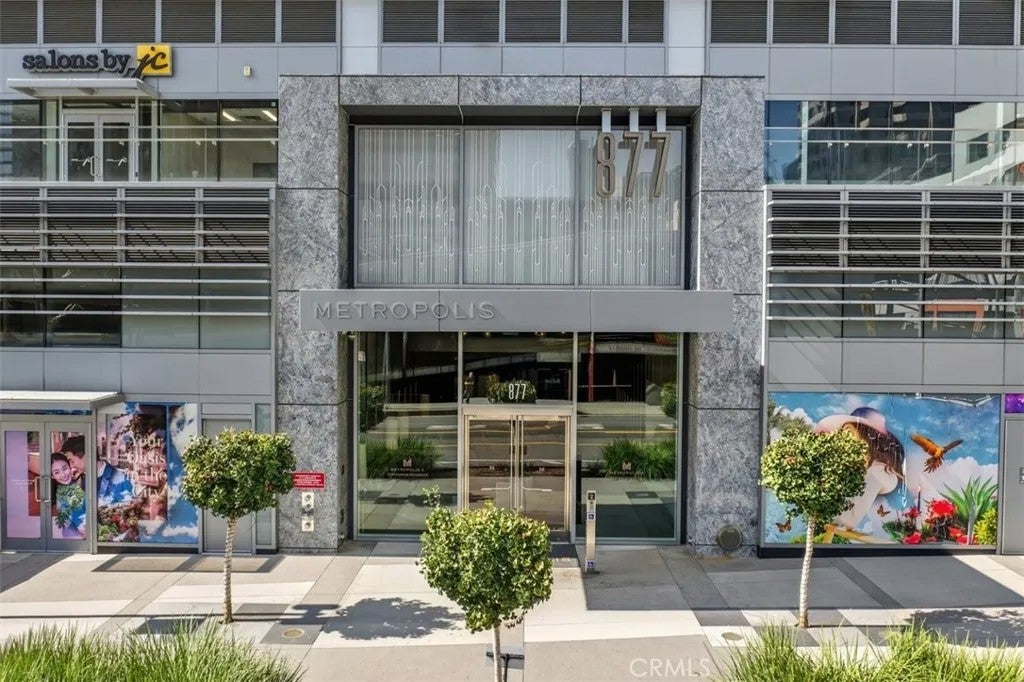 877 Francisco Street 3102 — photo