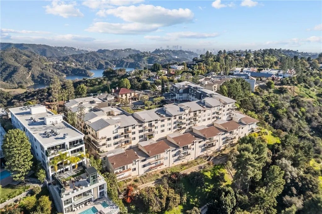 2385 Roscomare F16 — photo