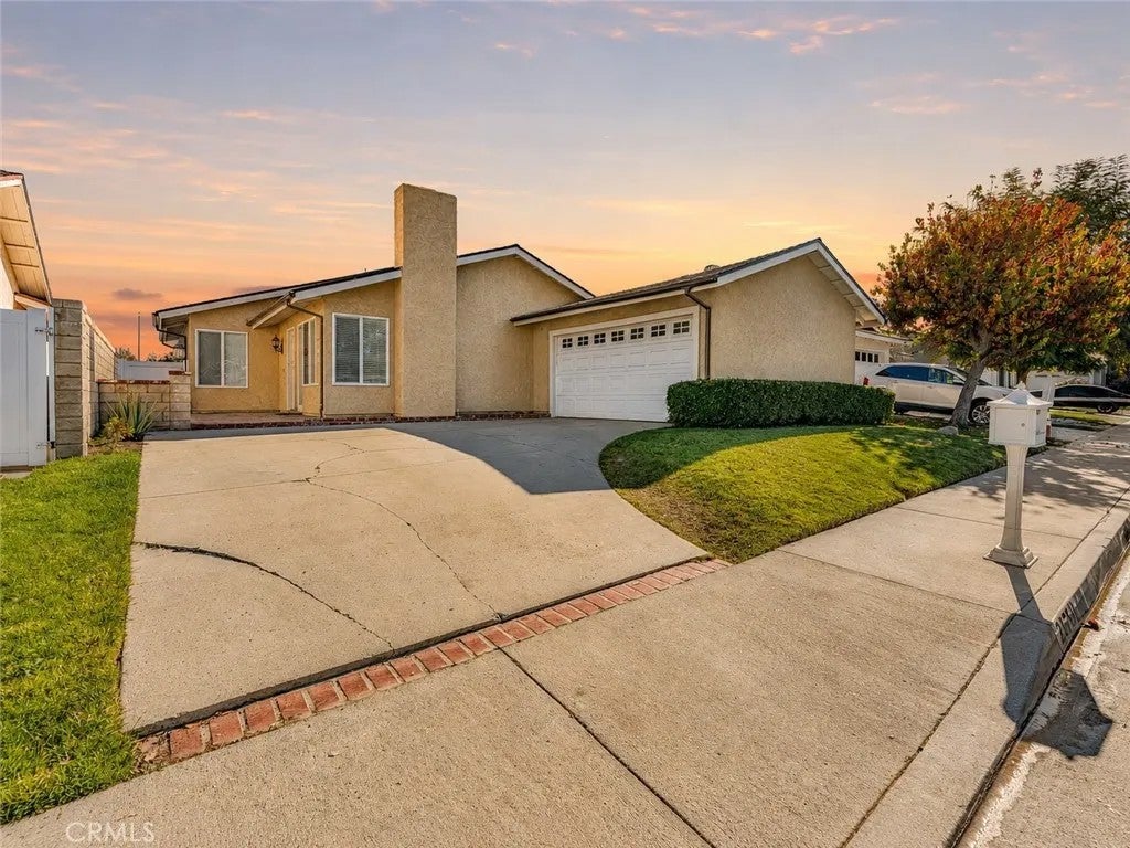 25790 Parada — photo