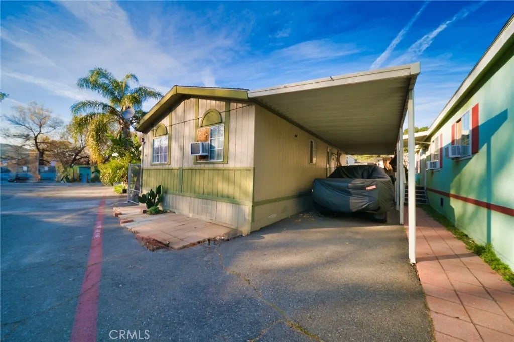 23450 Newhall Spc 34 — photo