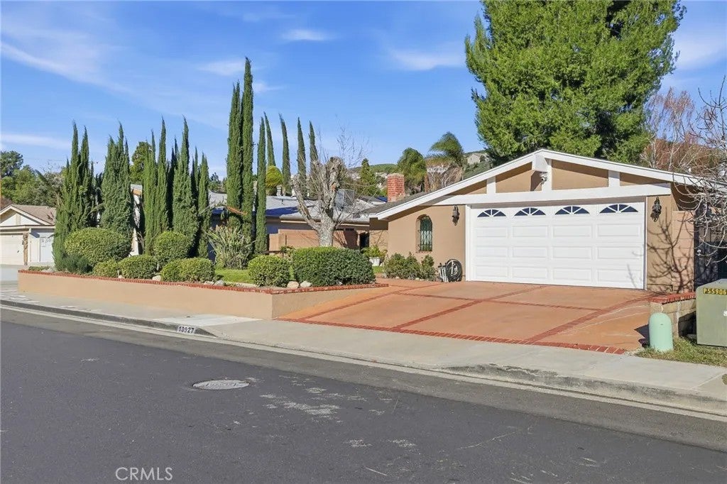 18927 Claycrest — photo