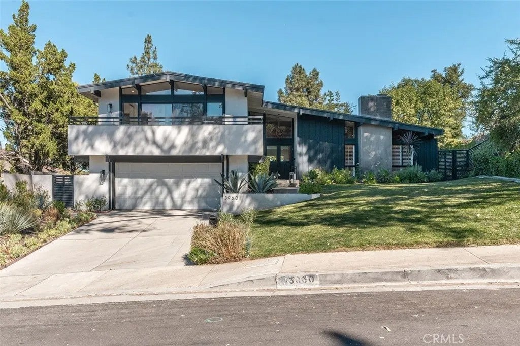 3960 Ellenita — photo