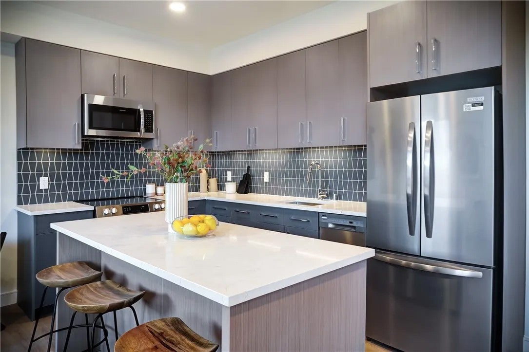 5717 Carlton Way Way 606 — photo