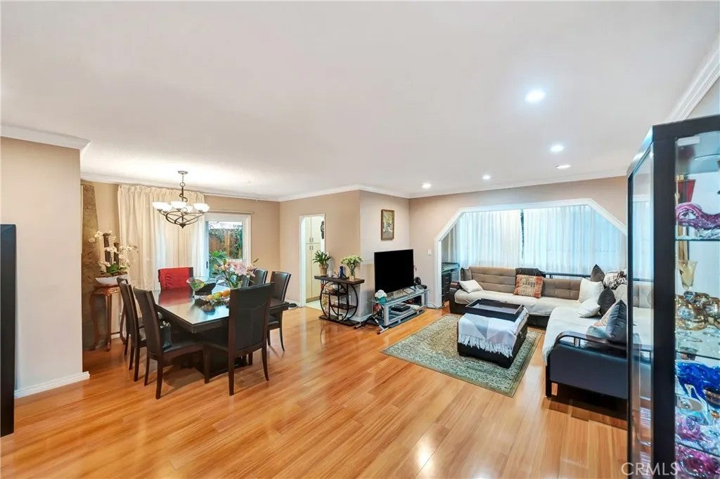 1734 N Fuller 107 — photo