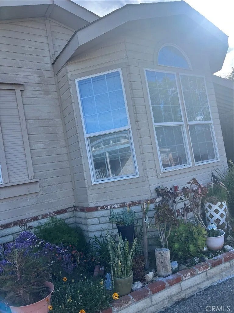 11401 N Topanga Blvd 50 — photo