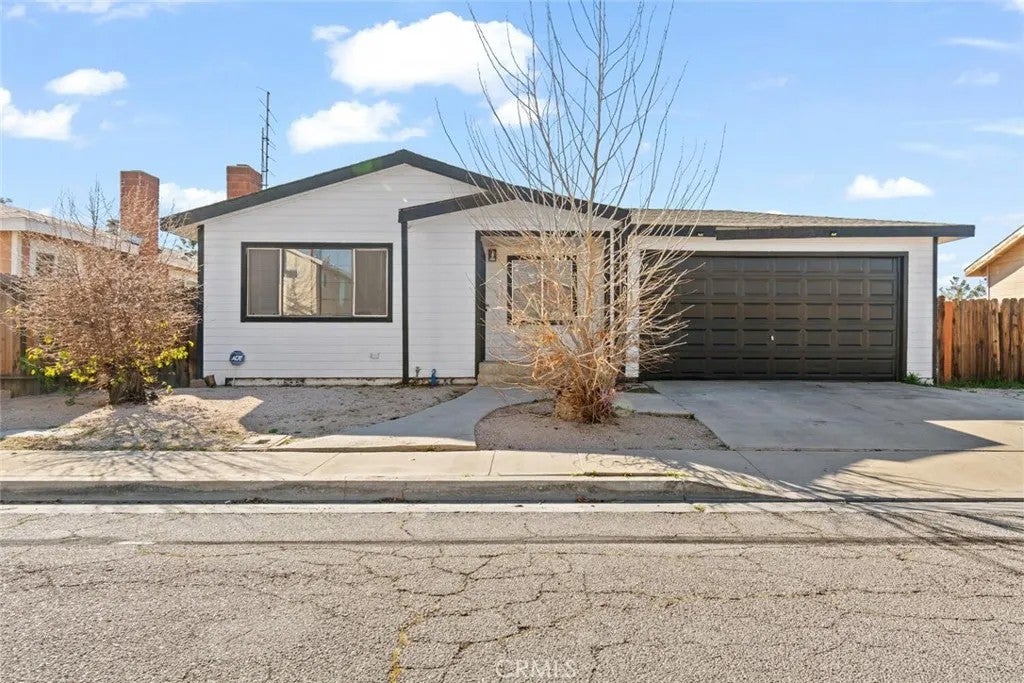 44053 Canyon Way — photo