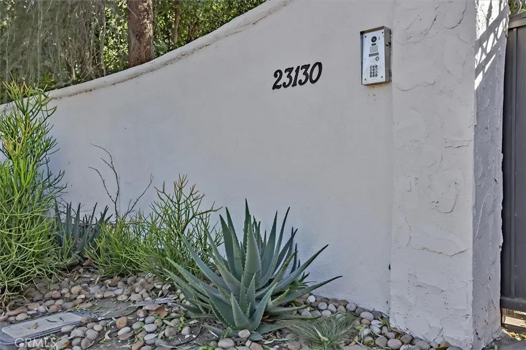 23130 Oxnard Street — photo