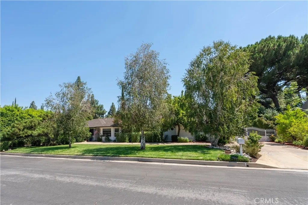 19308 Lemarsh Street — photo