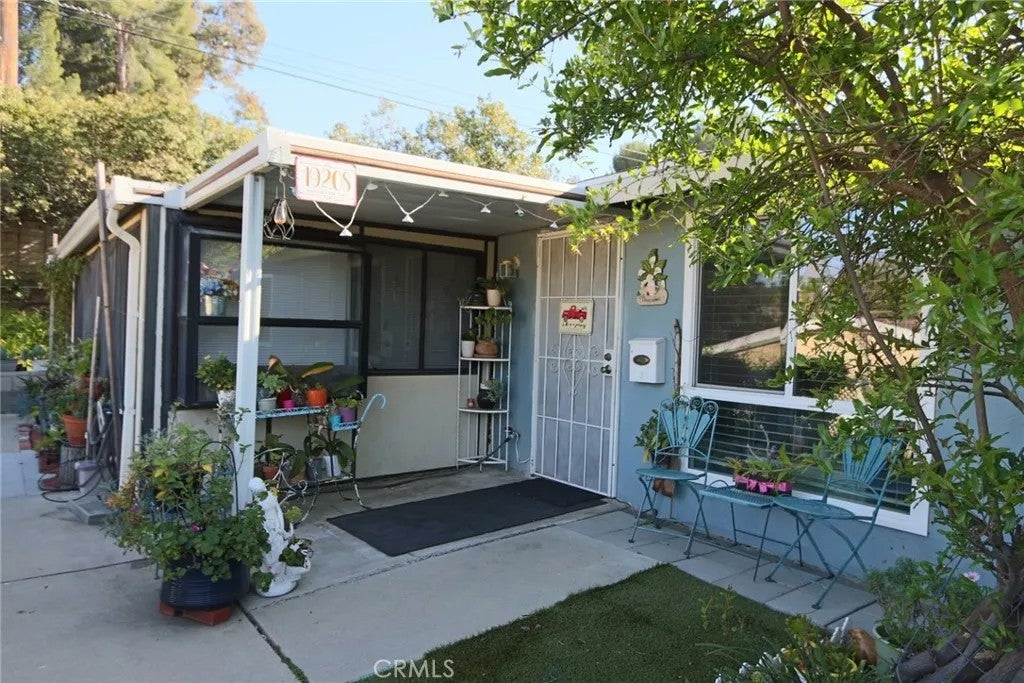 19208 Avenue Of The Oaks J — photo