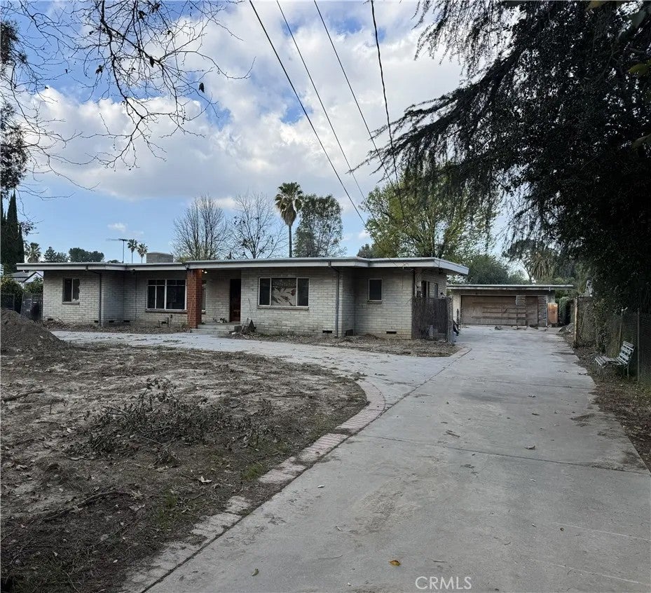 17545 Community Street — photo